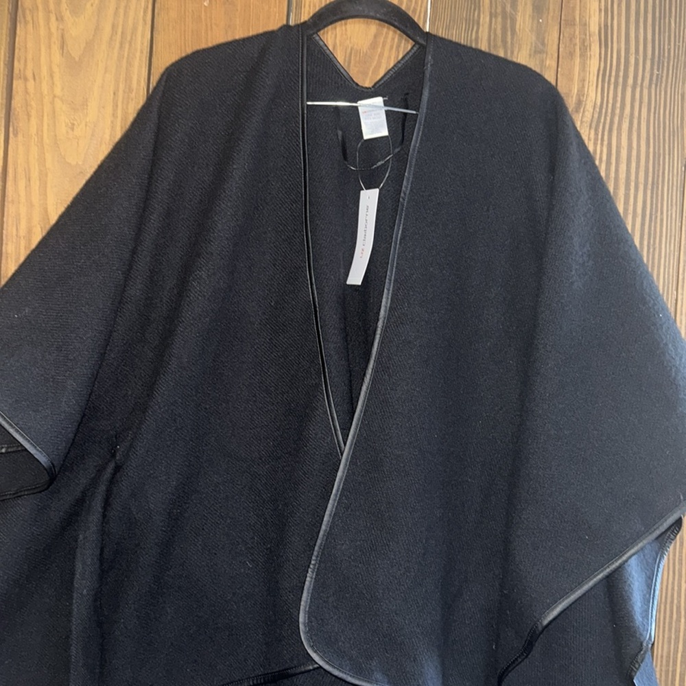 Liz Claiborne Women’s Poncho - Picture 2 of 9